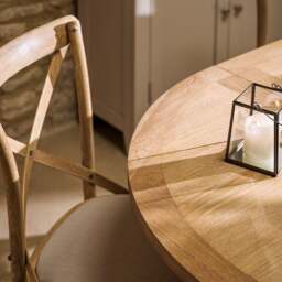 4-6 Seater Round Extending Dining Table - Inglesham Whitewash Oak - The Cotswold Company