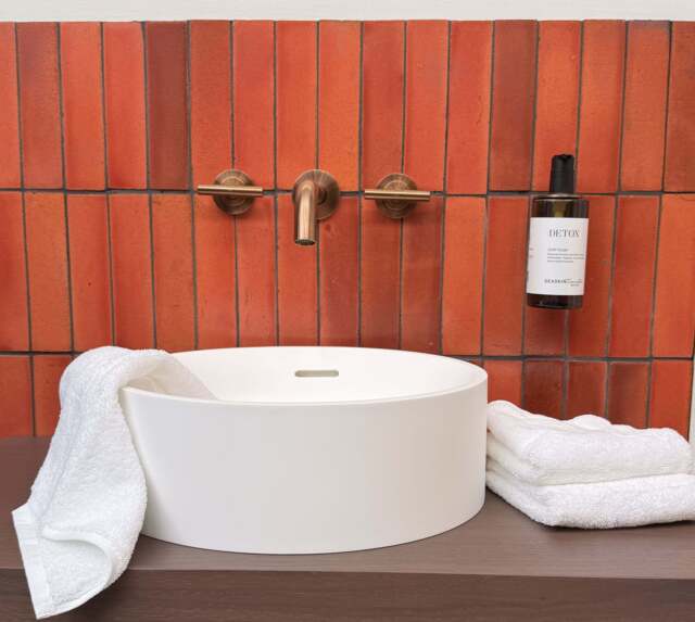 Riviera 650gsm Hotel Towel Collection White- NEW - image 1