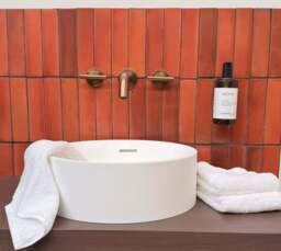 Riviera 650gsm Hotel Towel Collection White- NEW - thumbnail 1
