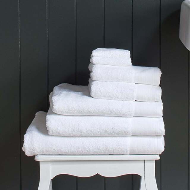 Como White 700gsm Organic Cotton Towel Collection - image 1