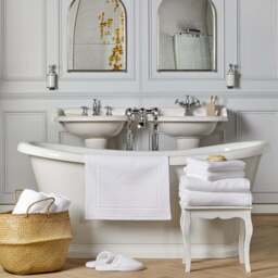 Como White 700gsm Organic Cotton Towel Collection - thumbnail 2