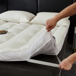10cm All Seasons Mattress Topper - White / 135cm - thumbnail 3
