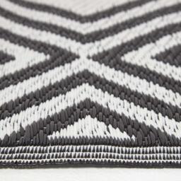 Homescapes Outdoor Rug Waterproof Reversible, 120 x 186 cm, Monochrome Geometric - Black - thumbnail 3