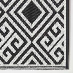 Homescapes Outdoor Rug Waterproof Reversible, 120 x 186 cm, Monochrome Geometric - Black - thumbnail 4