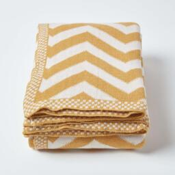 Homescapes Chevron Cotton Knitted Throw - Mustard/Off White / 170cm - thumbnail 4