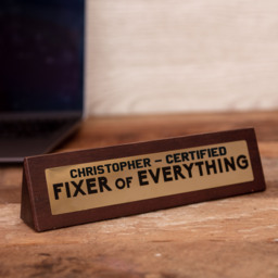 Wooden Desk Sign - Fixer Of Everything - Brown - thumbnail 2