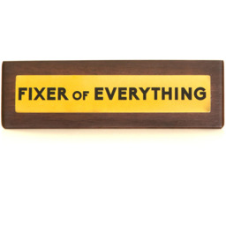 Wooden Desk Sign - Fixer Of Everything - Brown - thumbnail 5