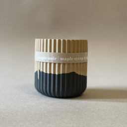 Maple Syrup Ribbed Stoneware Candle - Maple Noir - Eggshell/Black - thumbnail 3