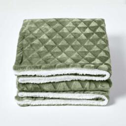 Homescapes Geometric Triangle Velvet Throw - Sage / 200cm - thumbnail 2