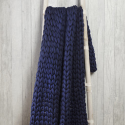 Cable Knit Polyester Throw (120x150 cm) - Navy - thumbnail 2
