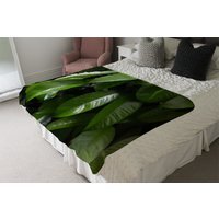 Closeup Of Beautiful Glossy Green Leaves Blanket - Green - image 1