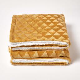 Homescapes Geometric Triangle Velvet Throw - Mustard / 160cm - thumbnail 2