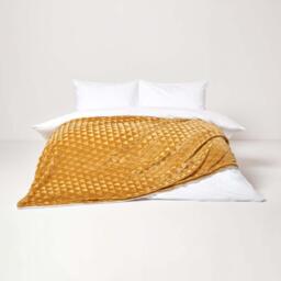 Homescapes Geometric Triangle Velvet Throw - Mustard / 160cm - thumbnail 3
