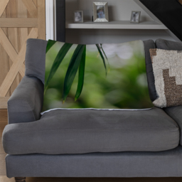 Closeup Of Green Palm Leaf Blanket - Green - thumbnail 3