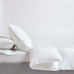 Homescapes Super Microfibre 13.5 Tog  Winter Duvet - White / Single - thumbnail 4