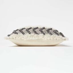 Homescapes Lindi Handwoven Tufted Cream Kilim Cushion - Cream - thumbnail 4