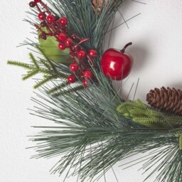 Homescapes Red Apple and Berries Christmas Wreath - Green & Red - thumbnail 2