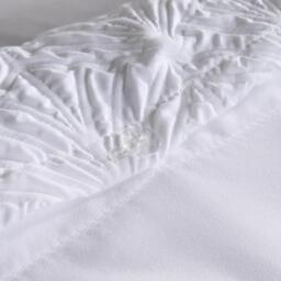 Geometric Embossed Duvet Set - White / Single - thumbnail 2