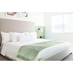 Darcy Tassel Blanket Throw - Meadow Green / 150x200cm - thumbnail 3
