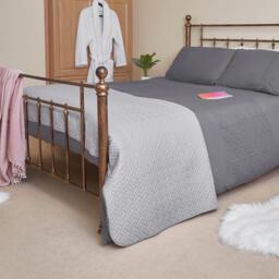 Brentfords Geo Pinsonic Throw Quilted Bedspread - Silver / Large - 200 x 240cm - thumbnail 4