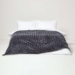 Homescapes Geometric Triangle Velvet Throw - Dark Grey / 230cm - thumbnail 3