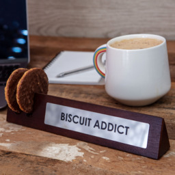 Wooden Desk Sign - Cookie Addict - Brown - thumbnail 4