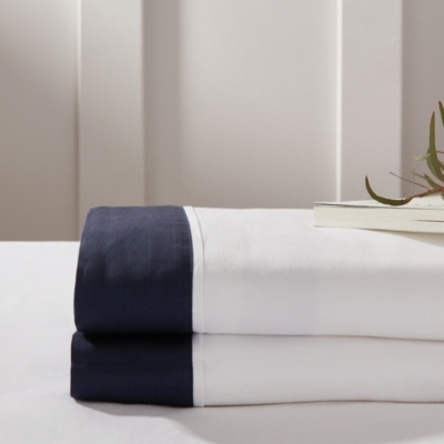 Luxury Camberley Flat Sheet Set in White/Navy for Single Beds