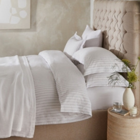 Luxurious Flores Duvet Cover in White and Black - Super King Size