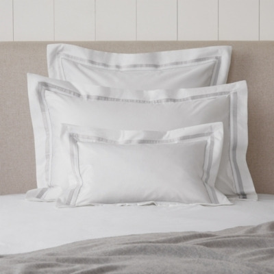 Luxurious Cavendish Breakfast Oxford Pillowcase in White/Silver - image 1