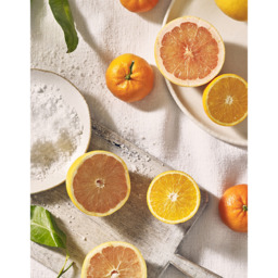 The White Company Grapefruit & Mandarin Signature Candle, No Colour, Size: One Size - thumbnail 2