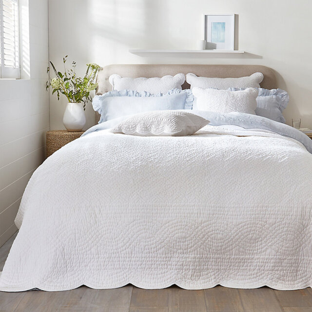 The White Company Milfield Scallop Edge Quilt