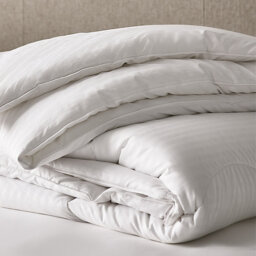 The White Company Essential Down Alternative Duvet - 7.5 Tog