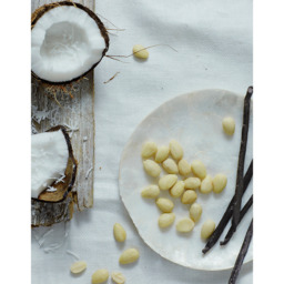 The White Company Seychelles Signature Candle, No Colour, Size: One Size - thumbnail 2