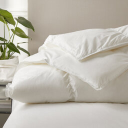 The White Company Deluxe Down Alternative Duvet - Medium