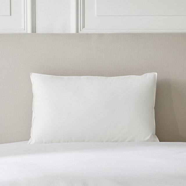 The White Company Deluxe Side-Support Pillows - Soft