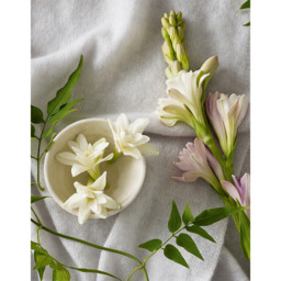 The White Company Tuberose & Cashmere Signature Candle, No Colour, Size: One Size - thumbnail 2