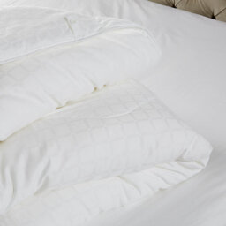 The White Company Hypoallergenic Soft & Light Breathable Duvet - 4.5 Tog