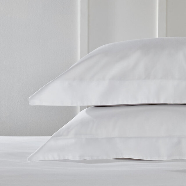 The White Company 500-Thread-Count Cotton Pillowcase & Sheet Set