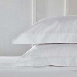 The White Company 500-Thread-Count Cotton Pillowcase & Sheet Set