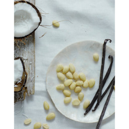 The White Company Seychelles Indulgence Candle, No Colour, Size: One Size - thumbnail 2