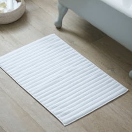 Luxurious Hydrocotton Bath Mat in White - Soft and Absorbent - thumbnail 1