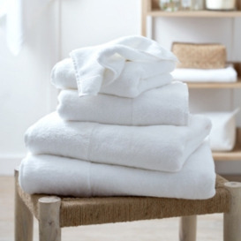 Luxurious Hydrocotton Hand Towel in White | Soft and Fast-Drying