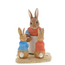 Potter Mrs Rabbit, Flopsy and Peter Figurine