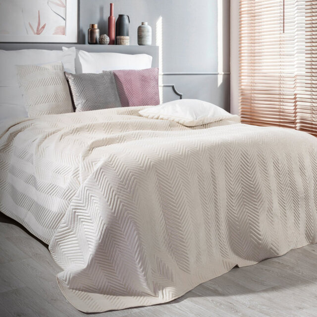 Gatik Polyester Solid Colour Bedspread