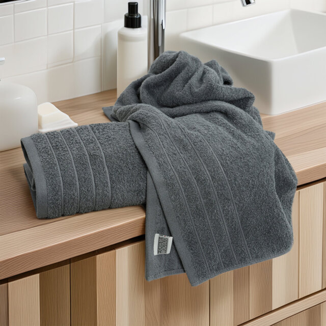 100% Cotton, 8 piece Towel set (2 x Bath Towels - 76x152, 2 x Hand Towels 40x71 , 4 x Face Towels 33x33) 450gsm
