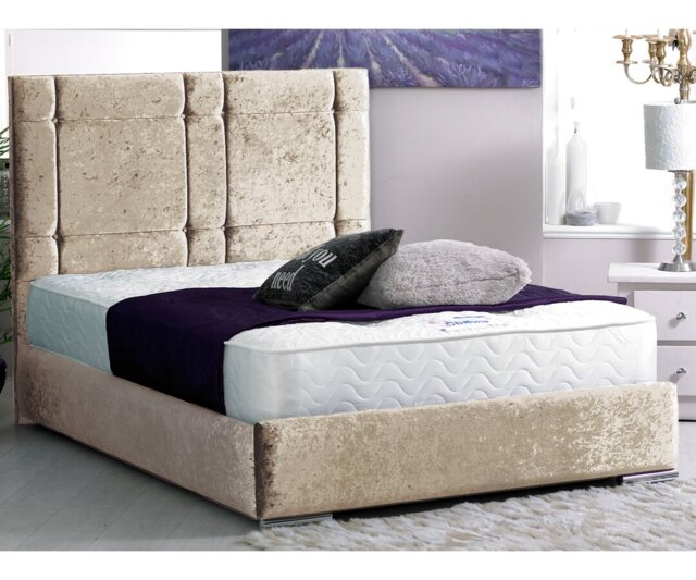 Uma Upholstered Bed