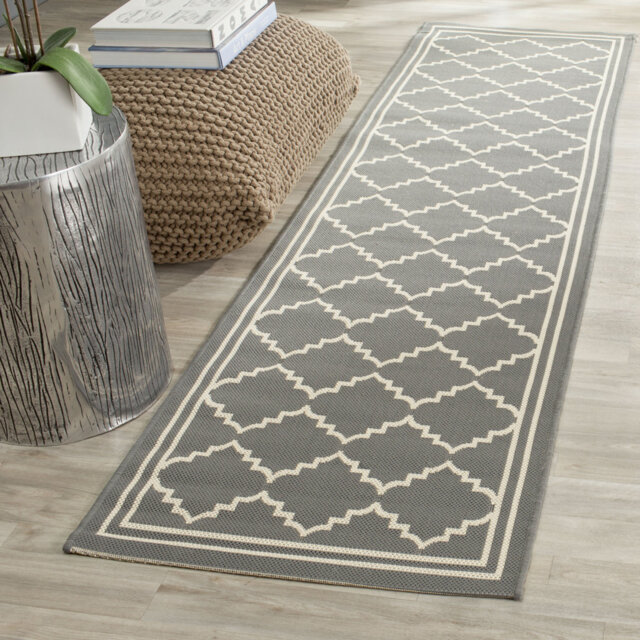 Kern Geometric Indoor / Outdoor Area Rug