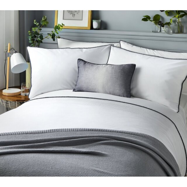Polyester Solid Colour Duvet Cover Set with Pillowcases Included