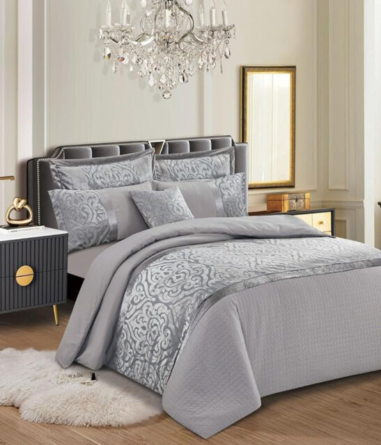 Anderea Damask Duvet Cover Set with Pillowcases Included