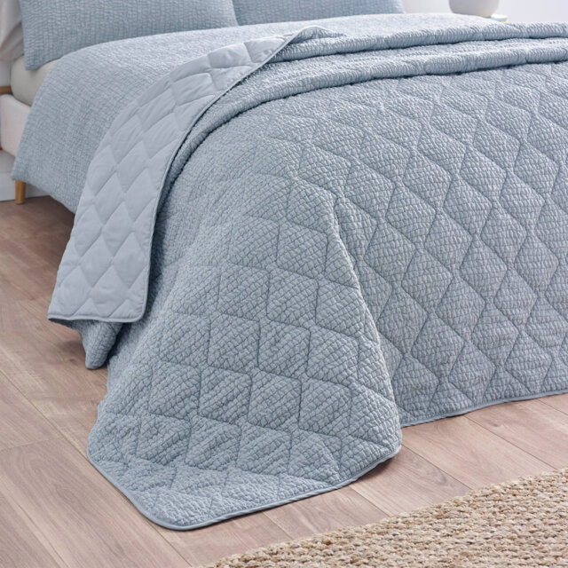 Crinkle Seersucker Texture 220x220cm Bedspread